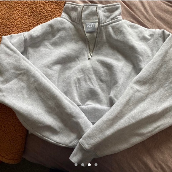 Aritzia quarter zip - Picture 3 of 4